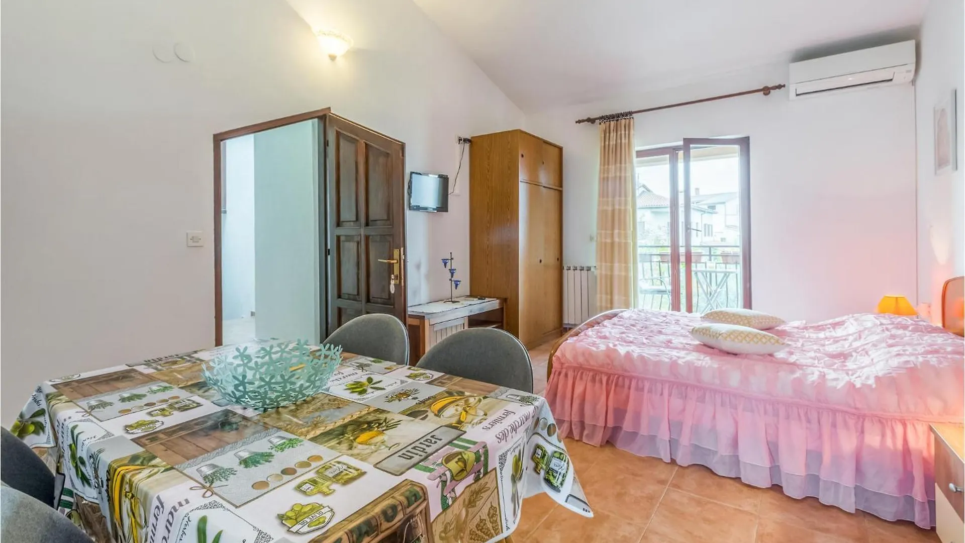 Nice Apartment In Funtana With Kitchen